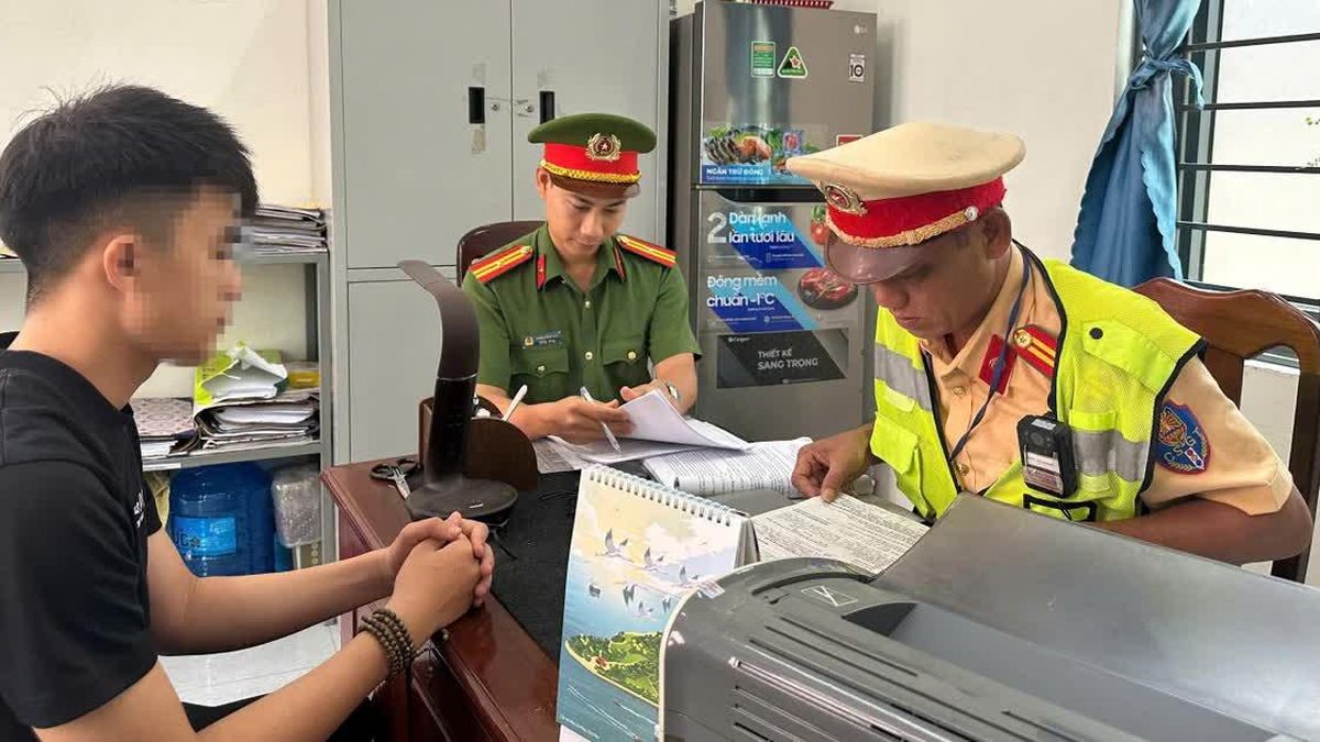 Xử lý vụ nam thiếu niên chạy xe máy 'diễn xiếc' trên đường phố Đắk Lắk - Báo Công An Nhân Dân