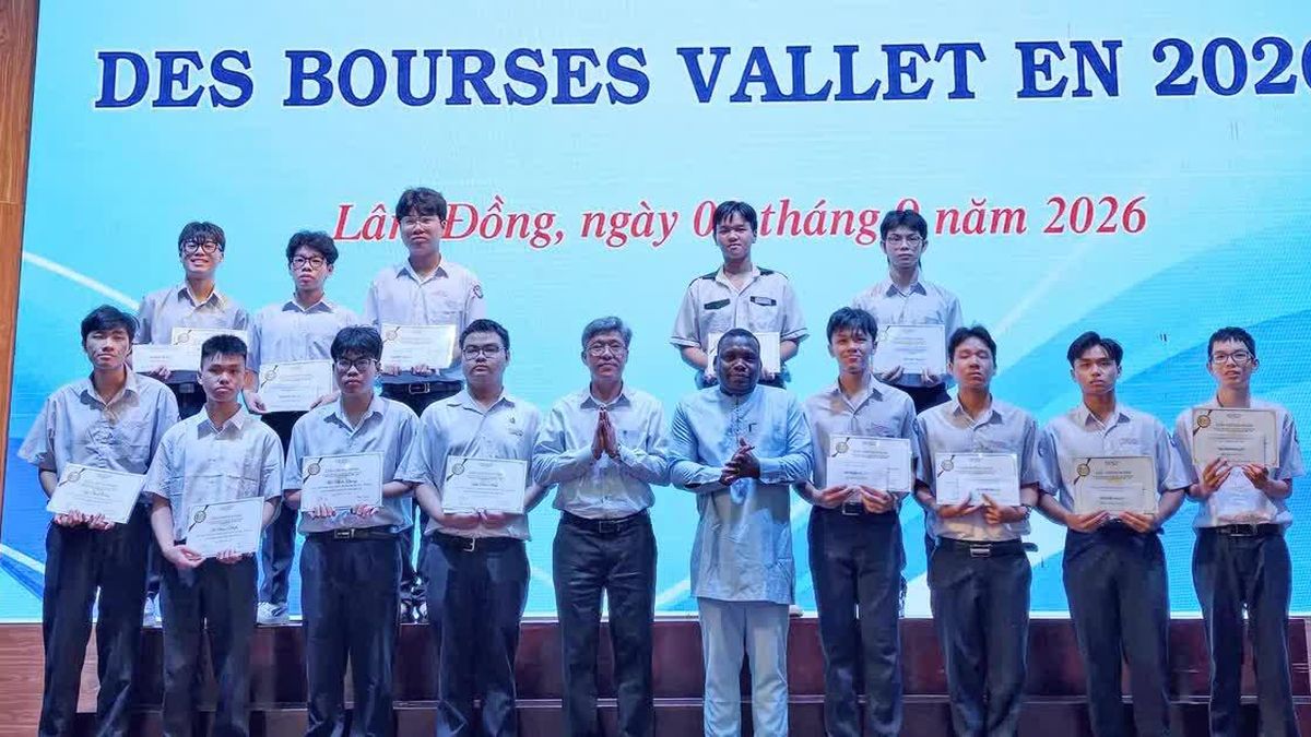 129 học sinh, sinh viên khu vực Tây Nguyên - Nam Trung bộ nhận học bổng Vallet - Báo Sài Gòn Giải Phóng