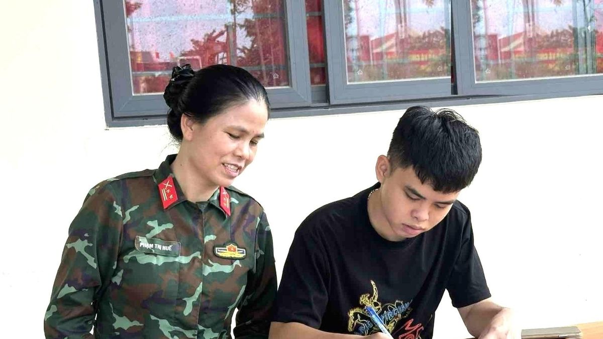 Trúng tuyển đại học, hai thanh niên người Mường viết đơn tình nguyện nhập ngũ - Báo VietnamNet