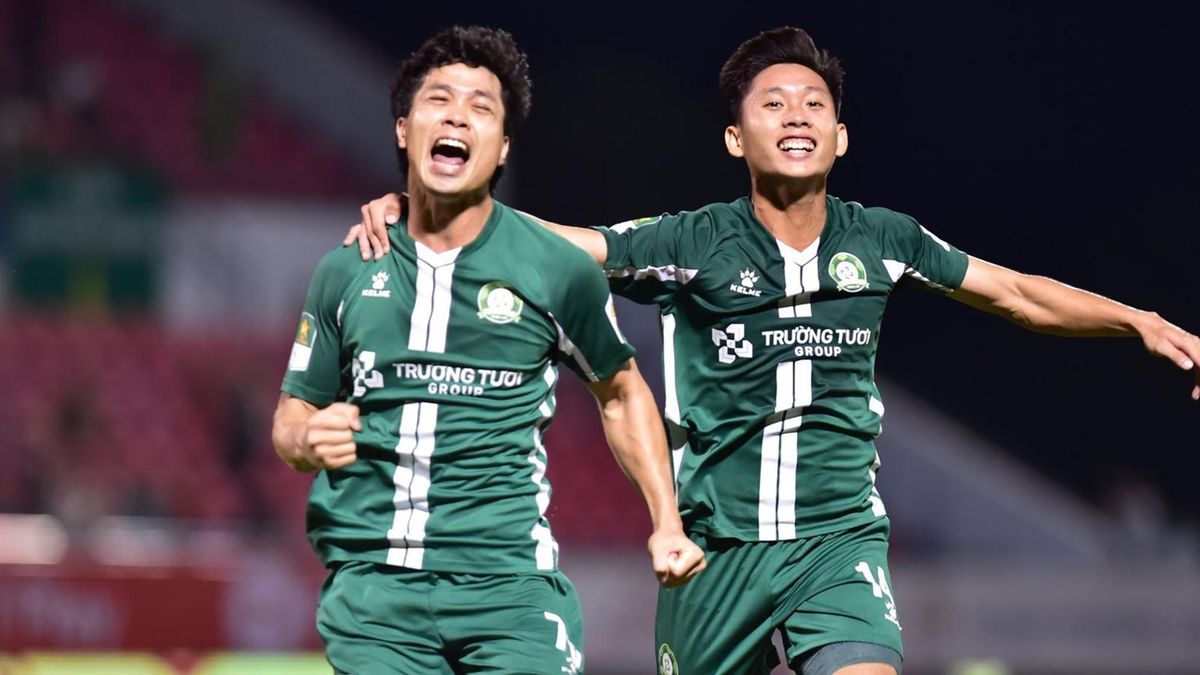 Công Phượng về V-League, ngày vui hóa trận thua đậm — photo: baomoi.com