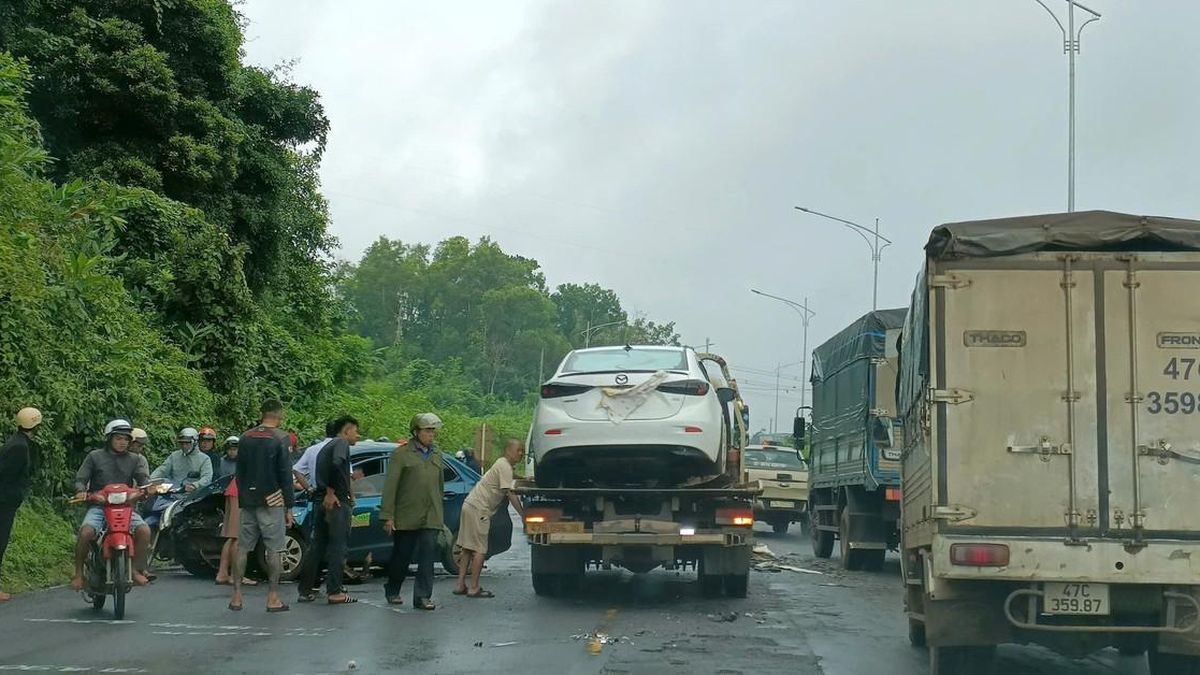 Hai ô tô tông nhau trên đường Hồ Chí Minh, một người bị thương, giao thông ùn ứ - Báo Xây Dựng