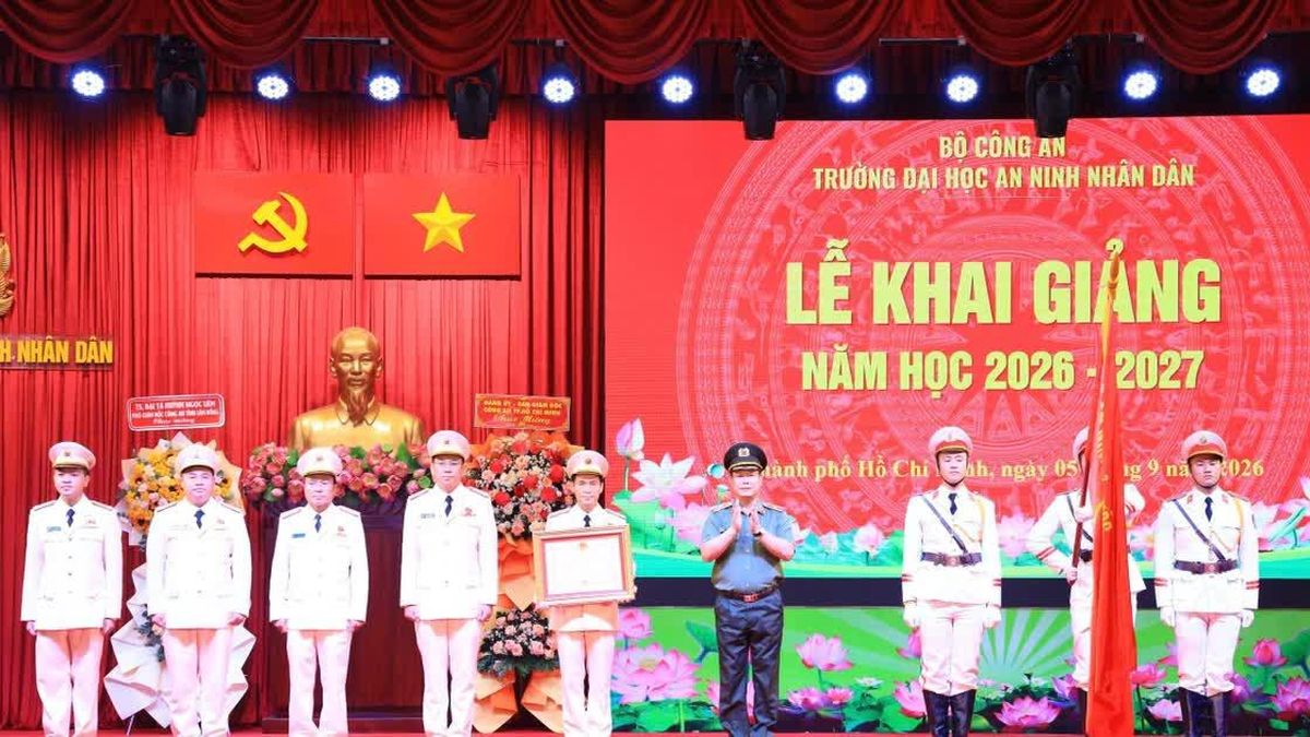 Khoa An ninh nội địa Trường Đại học ANND đón nhận Huân chương Bảo vệ Tổ quốc hạng Nhì - Báo Công An Nhân Dân