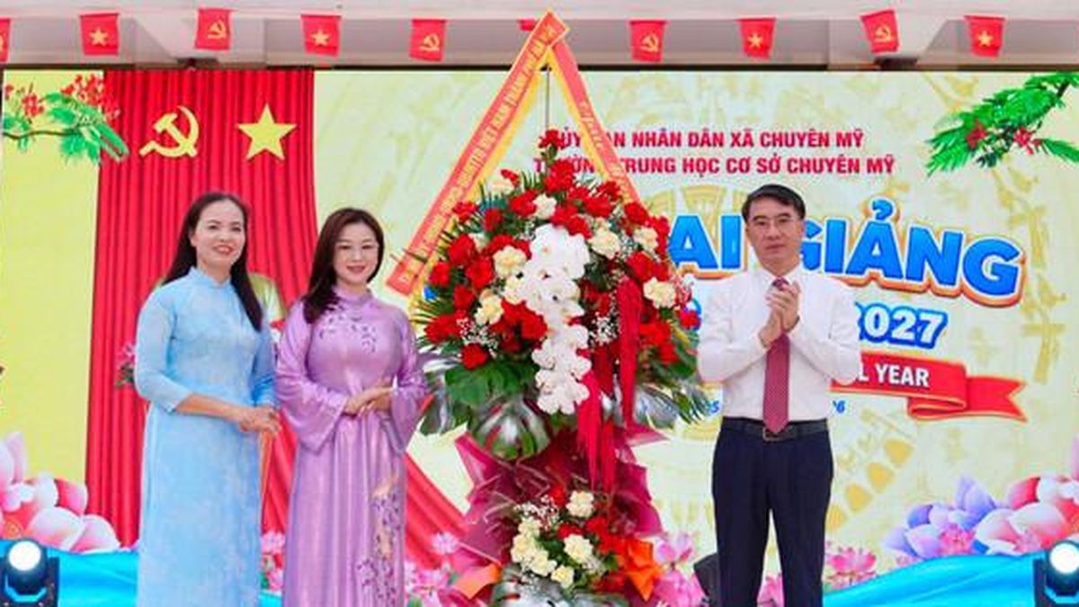 Phó Chủ tịch UBND TP Hà Nội Nguyễn Xuân Lưu dự lễ khai giảng Trường THCS Chuyên Mỹ - Báo Hà Nội Mới