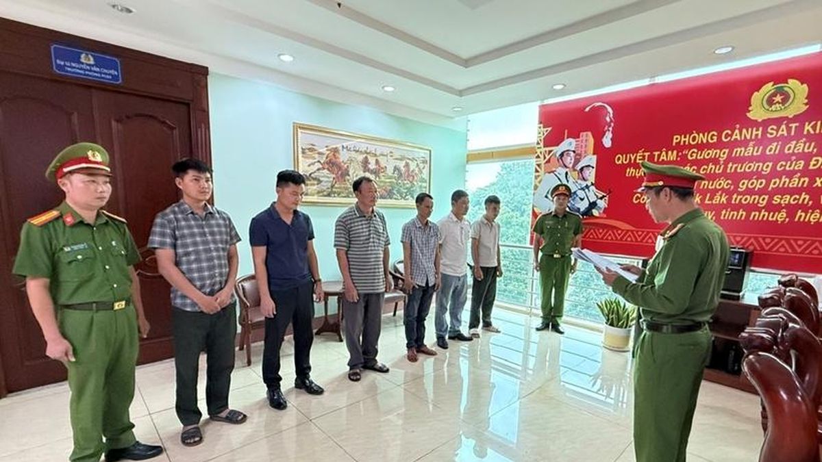 Khởi tố 9 cán bộ bảo vệ rừng nhận hối lộ, để 'gỗ lậu' lọt qua chốt - Báo Bảo Vệ Pháp Luật