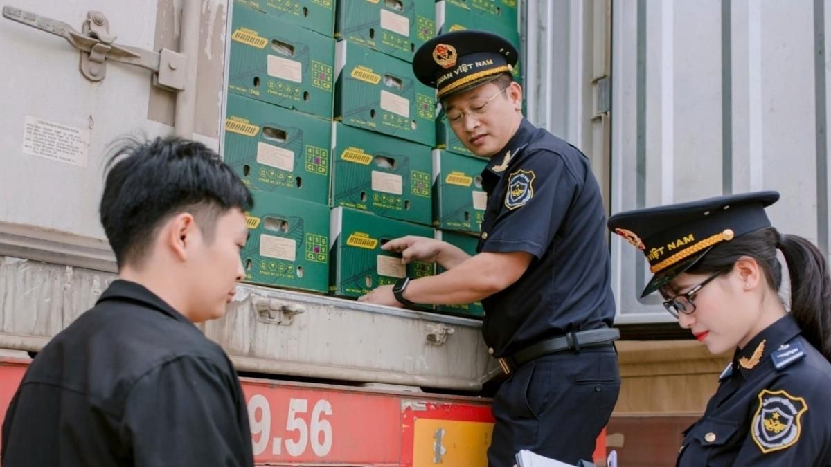 Chủ động đồng hành cùng địa phương, Hải quan khu vực XIV thu ngân sách vượt dự toán - Thời báo Tài chính