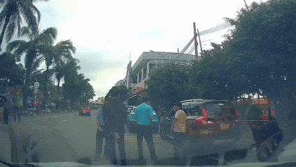 [Clip] Hai tài xế đánh nhau gây náo loạn bến xe Miền Đông cũ - Báo Tiền Phong