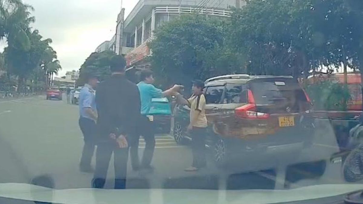 Danh tính 2 tài xế đánh nhau náo loạn bến xe ở TPHCM - Báo VietnamNet
