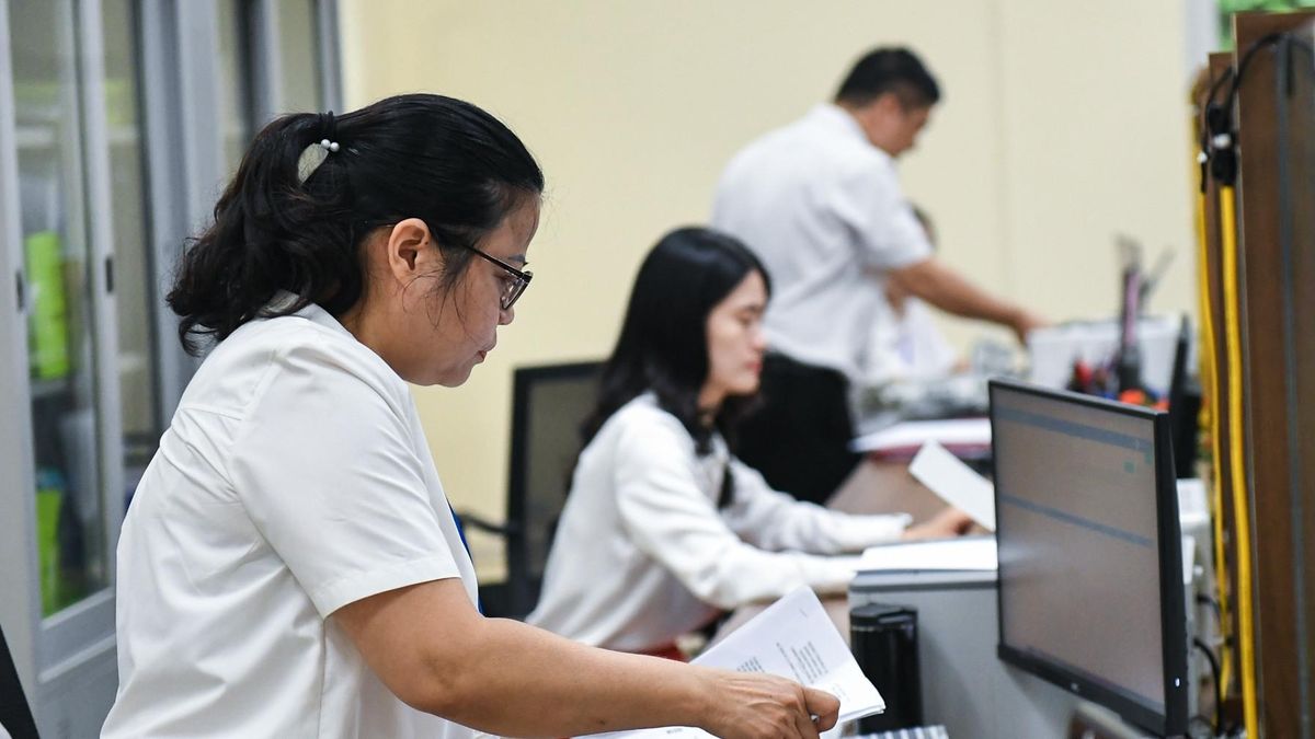 Bộ Nội vụ trả lời trường hợp việc viên chức xét nâng lương trước thời hạn - Báo VietnamNet