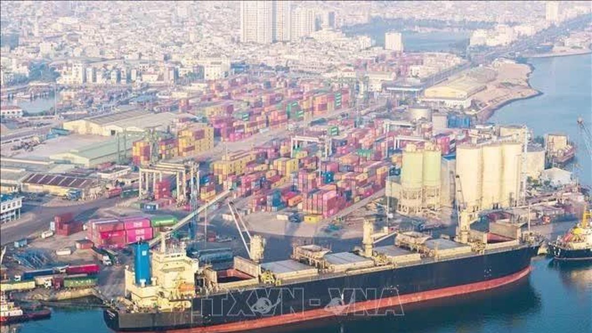 Đánh thức hành lang kinh tế miền Trung - Tây Nguyên - Bài 3: Rút ngắn đường đi, kéo dài chuỗi giá trị hàng hóa - Báo Tin Tức TTXVN