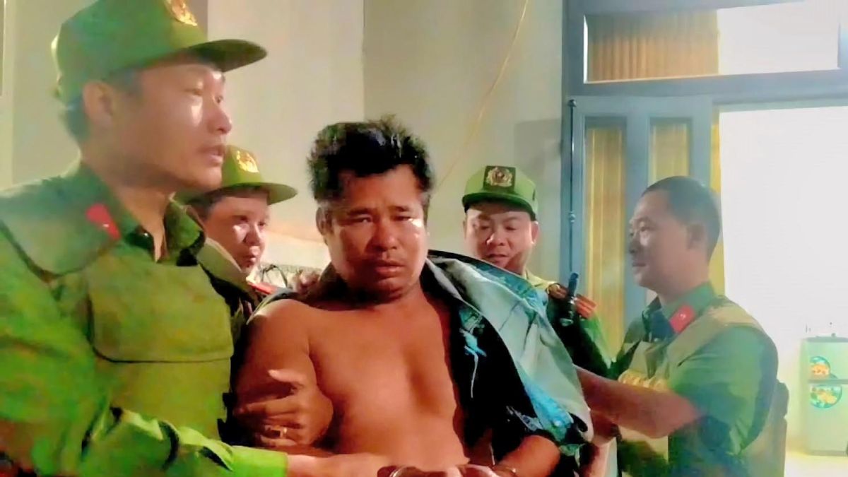 Khởi tố kẻ côn đồ đánh mẹ ruột, cầm dao tấn công Cảnh sát 113 ở Đắk Lắk - Báo VTC News