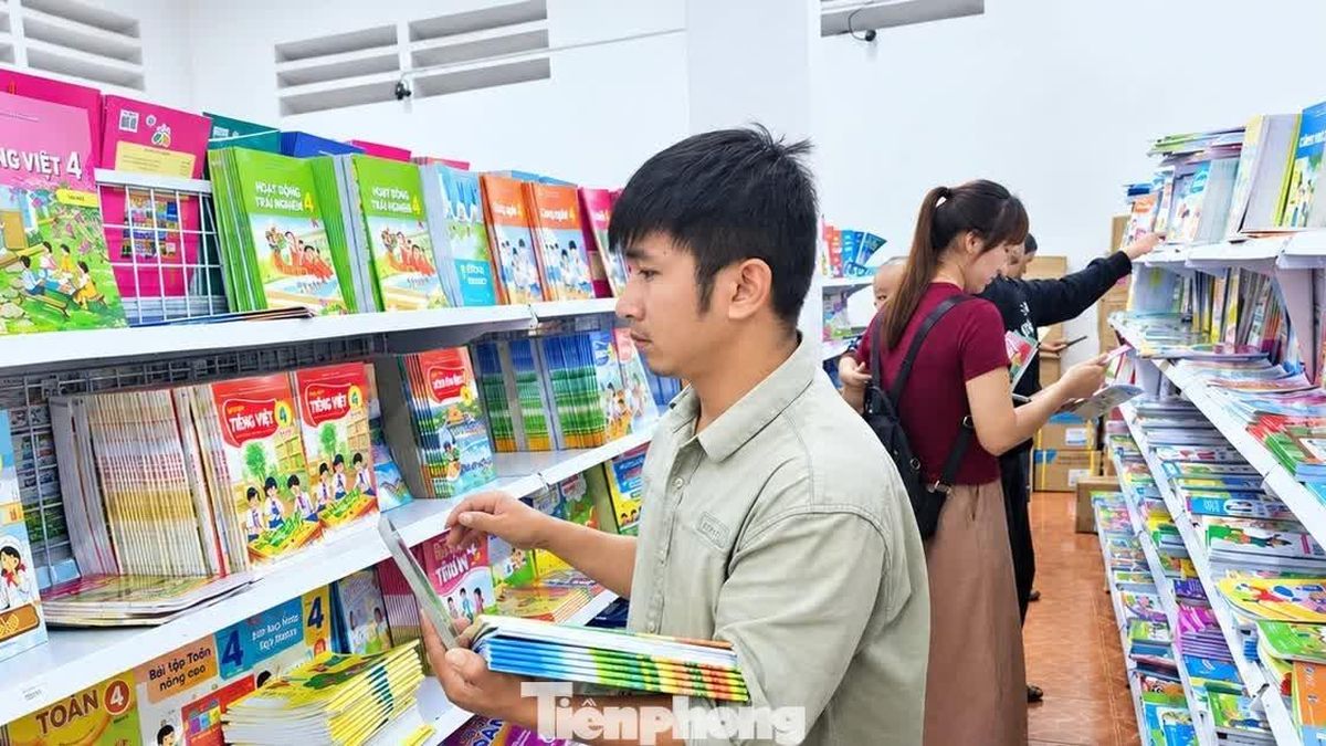 Đắk Lắk: Phụ huynh đỏ mắt tìm sách cho con - Báo Tiền Phong
