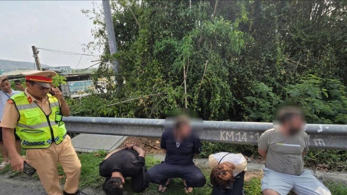 4 người bị bắt có dấu hiệu cướp tiệm vàng - Báo Công Lý