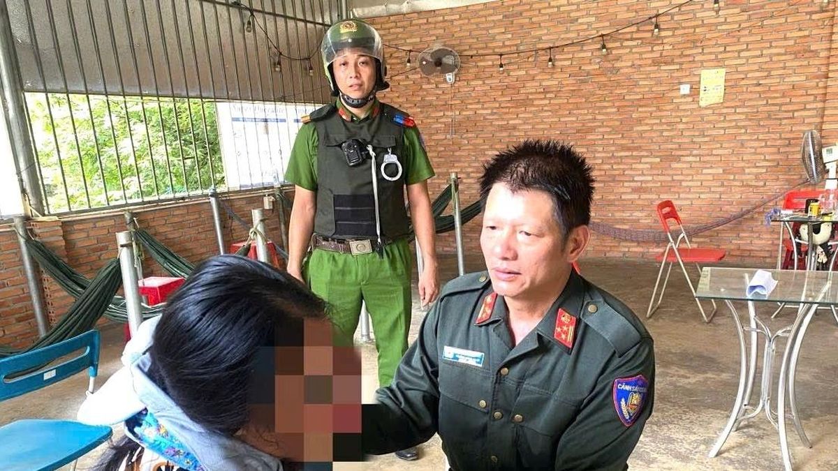 Câu nói của Trưởng Công an xã khiến người phụ nữ bỏ ý định nhảy cầu tự tử - Báo VietnamNet