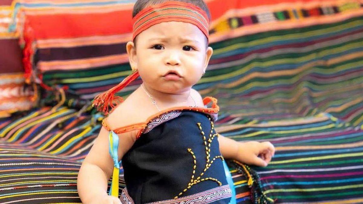 Khoảnh khắc đáng yêu của con gái H'Hen Niê khi tròn 1 tuổi - Chuyên trang Gia Đình & Xã Hội - Báo Sức khỏe & Đời sống