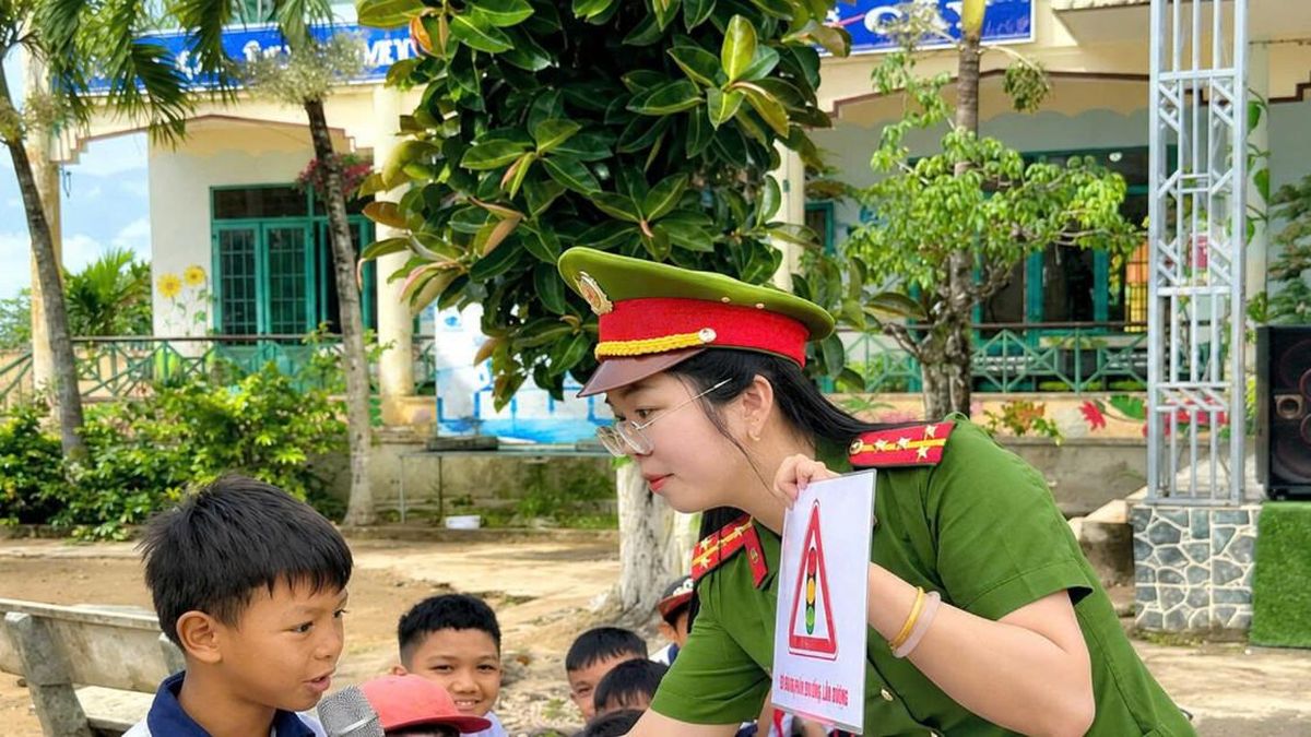 Tiếp tục nâng cao ý thức giao thông cho học sinh - Báo Công Lý