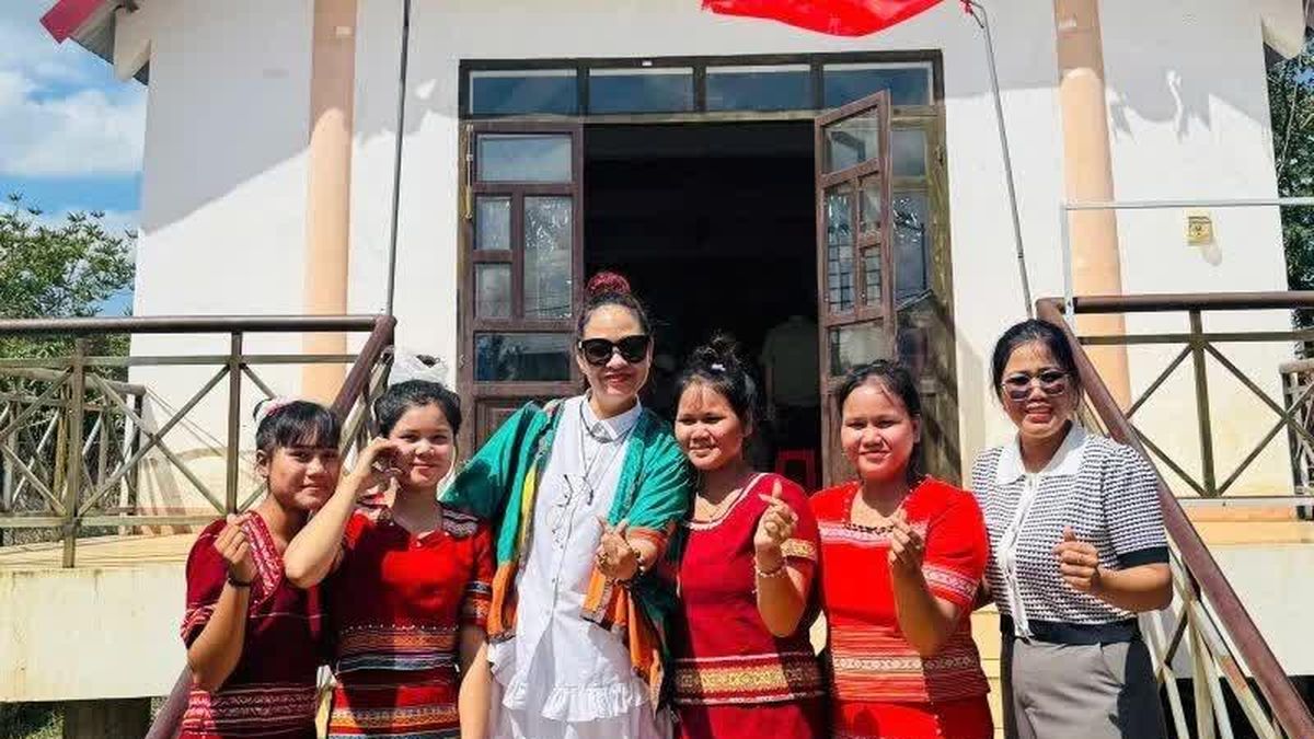 Thu hẹp khoảng cách số cho đồng bào dân tộc thiểu số Tây Nguyên - Báo Nhân Dân