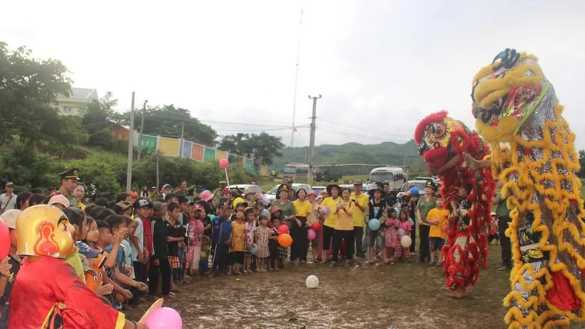 Mang Trung thu ấm áp đến sớm với trẻ em vùng khó khăn - Báo Công An Nhân Dân