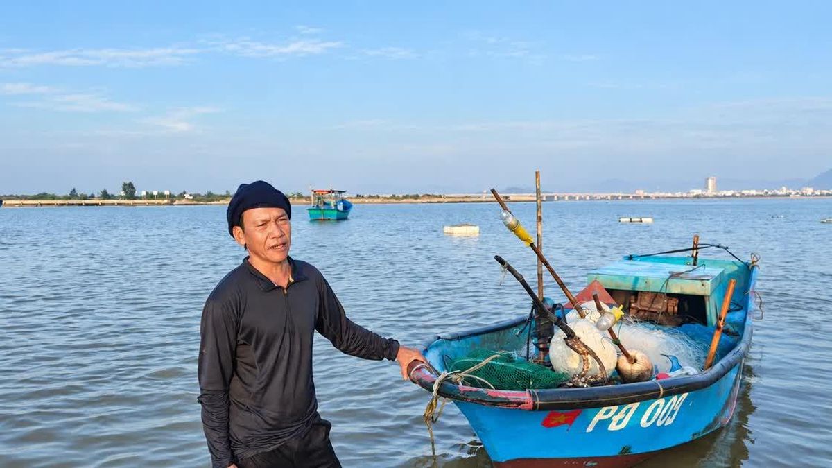 Từ cậu bé theo ghe mưu sinh đến Nhà giáo Ưu tú - Báo Giáo Dục & Thời Đại