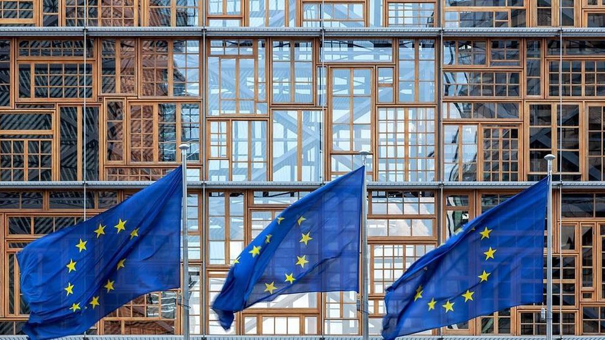 EU gia hạn trừng phạt Nga, loại 2 tỷ phú khỏi 'danh sách đen'