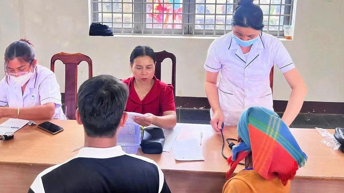 Hàng trăm người dân khó khăn ở Nam Ka được khám bệnh, cấp thuốc miễn phí - Báo Sức Khỏe & Đời Sống