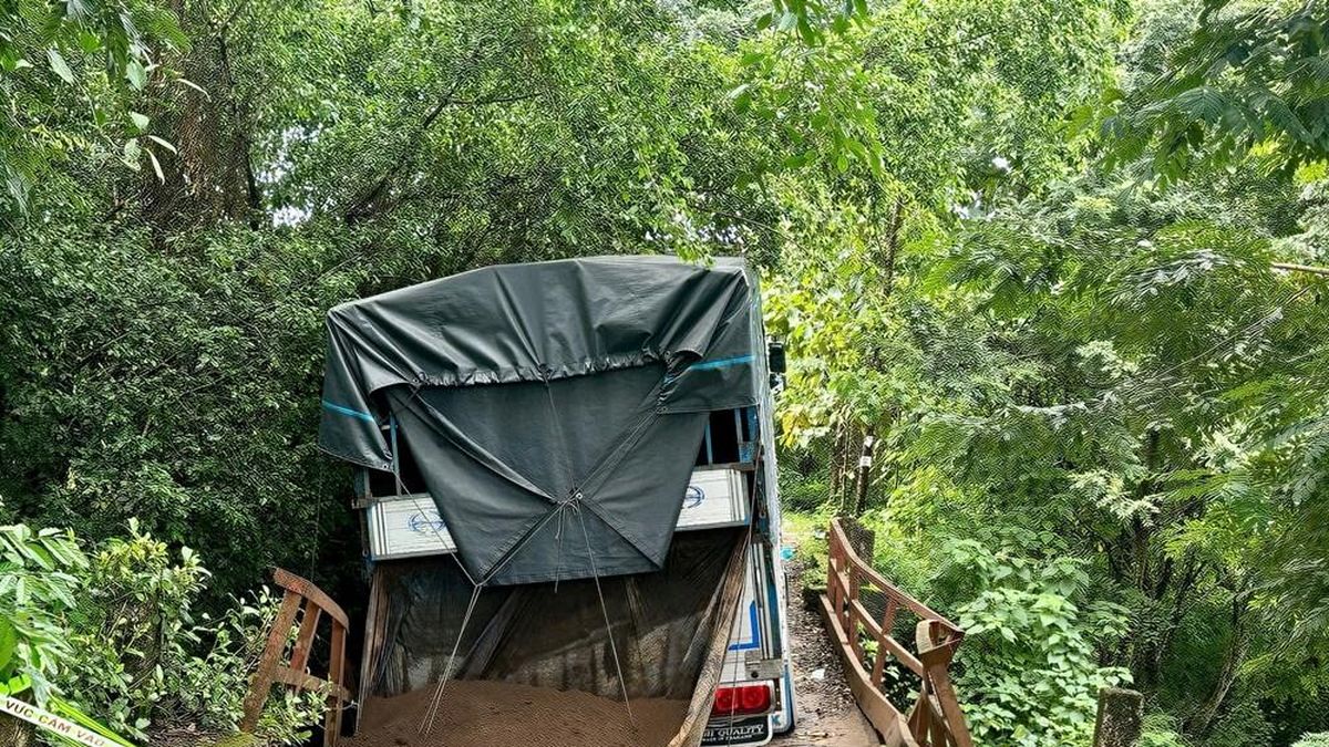 Đắk Lắk: Xe tải làm gãy nhịp cầu sắt nối buôn Tuôr với Khu công nghiệp Hòa Phú - Báo Văn hóa