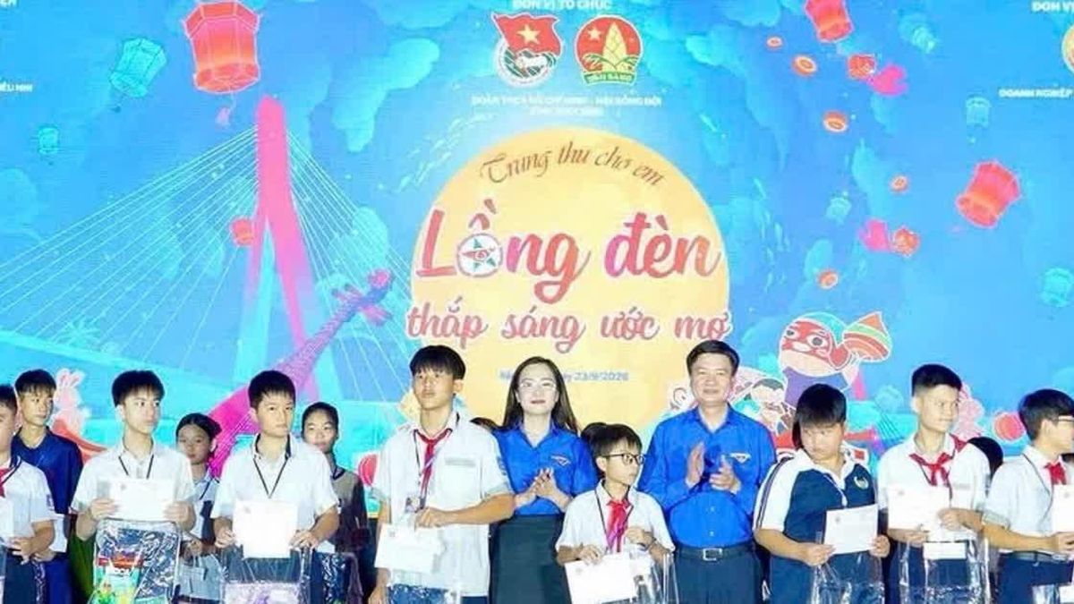 Tỉnh Đoàn Ninh Bình - Doanh nghiệp Xây dựng Xuân Trường tổ chức 'Trung thu cho em - Lồng đèn thắp sáng ước mơ'