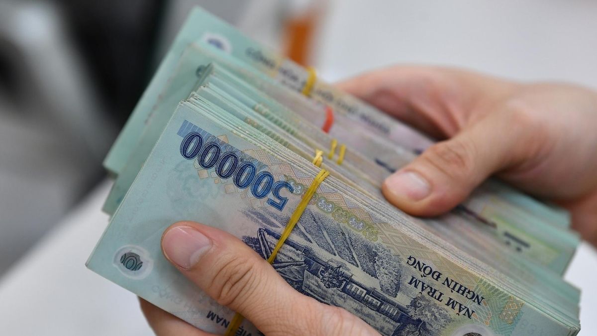 Trưởng phòng lương hơn 42 triệu phải trả lại 222 triệu tiền thưởng vì nghỉ việc sớm