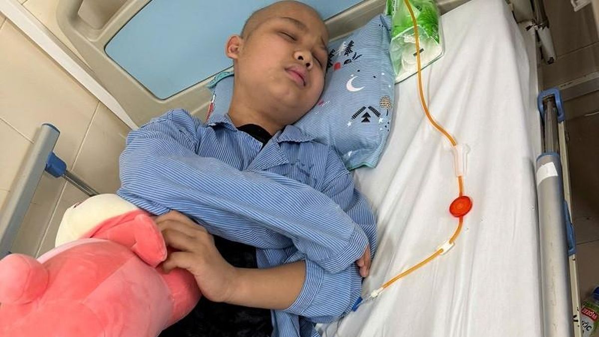 Mắc ung thư xương, cậu bé 11 tuổi hỏi mẹ: 'Liệu con có chết không?'