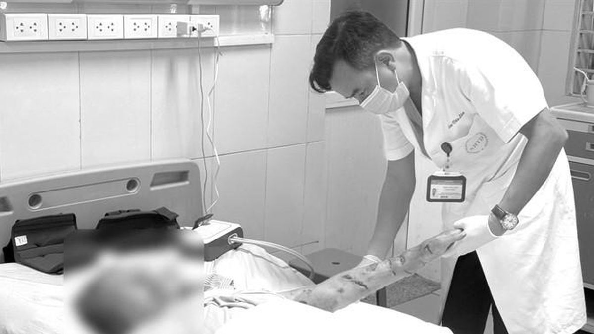 Chó nhà tấn công người đàn ông nằm liệt giường