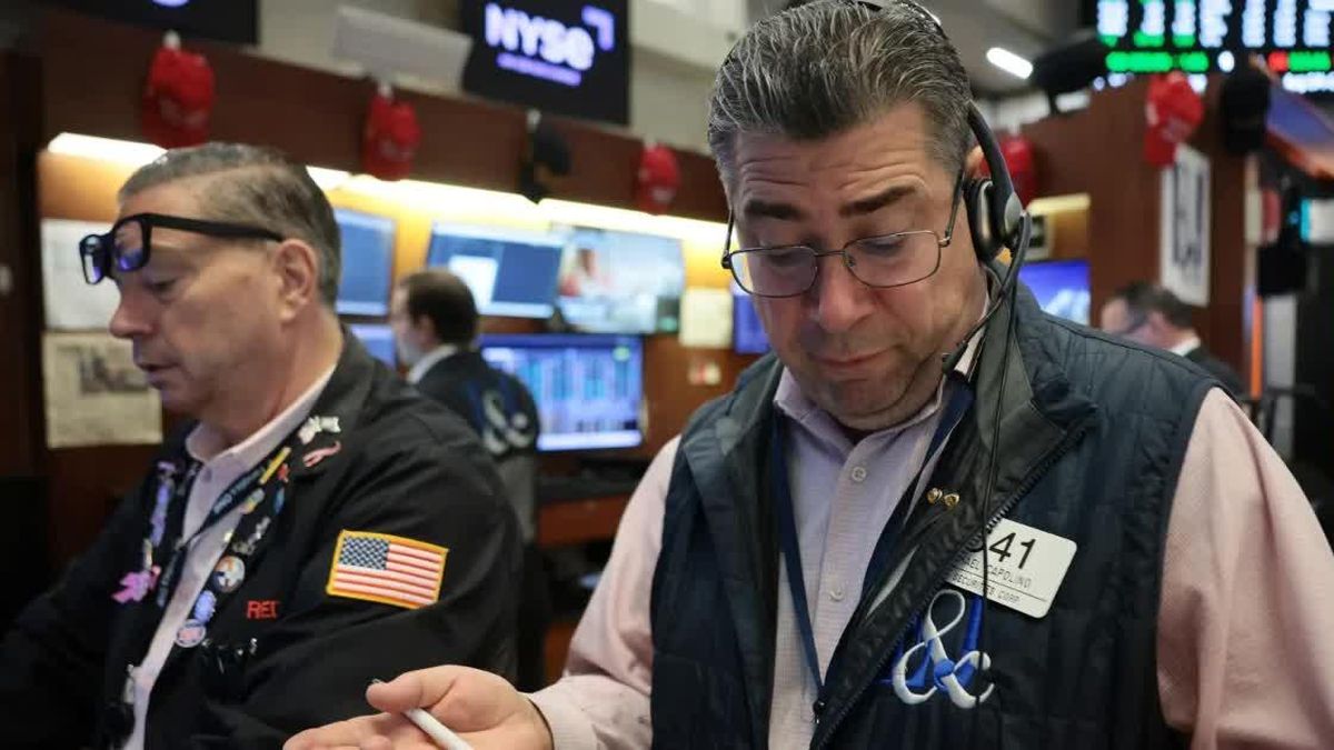 Dow Jones giảm liên tiếp 3 phiên vì áp lực từ thị trường trái phiếu, giá dầu tăng 3%