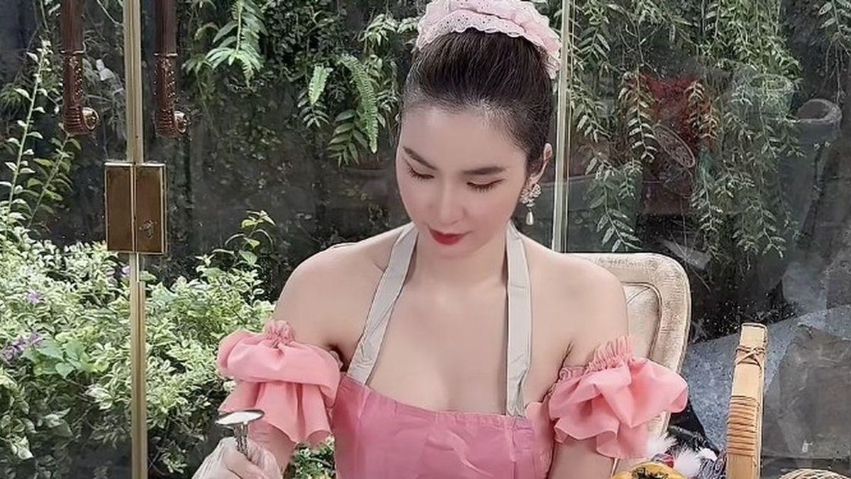 Bên trong biệt thự của Ngọc Loan: Mùa Trung thu nào cũng tự tay trang trí, làm bánh cực khéo