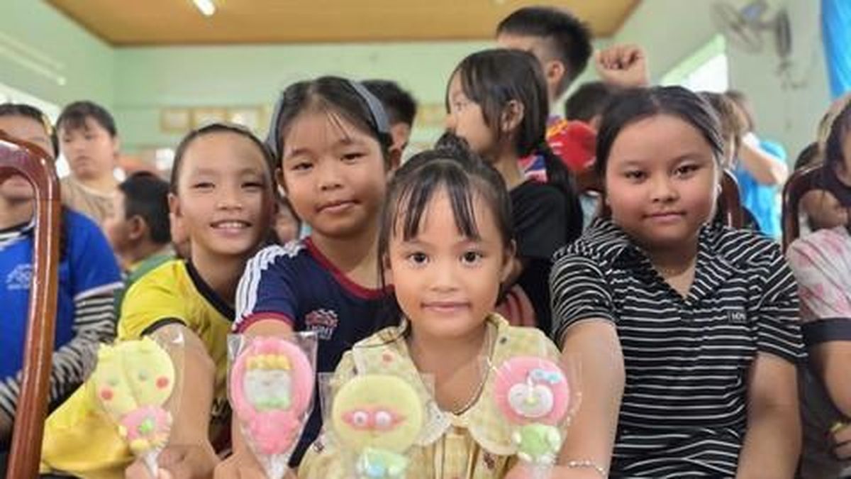 Trăng về trên những miền xa - Công An TP.HCM