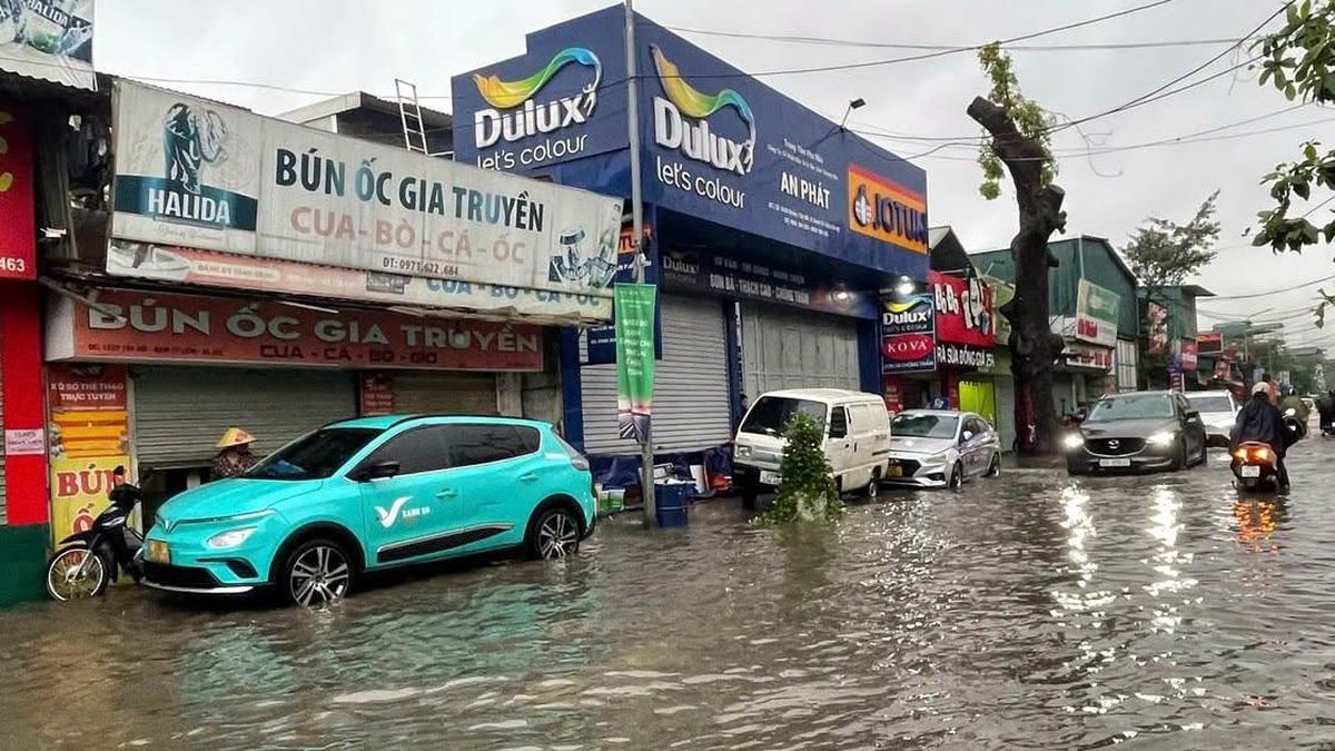 Cảnh báo mưa dông khu vực nội thành Hà Nội chiều 25/9