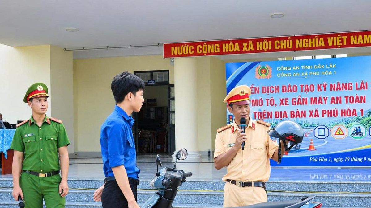 Hàng nghìn học sinh Đắk Lắk học lái xe an toàn - Báo Công Lý