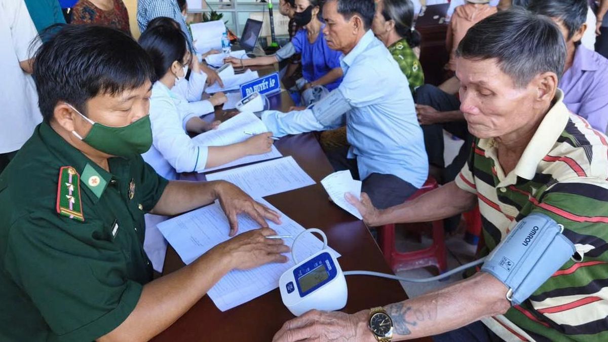 Chung tay chăm sóc sức khỏe cho hơn 700 người dân ở biên giới biển - Báo Phụ Nữ Việt Nam