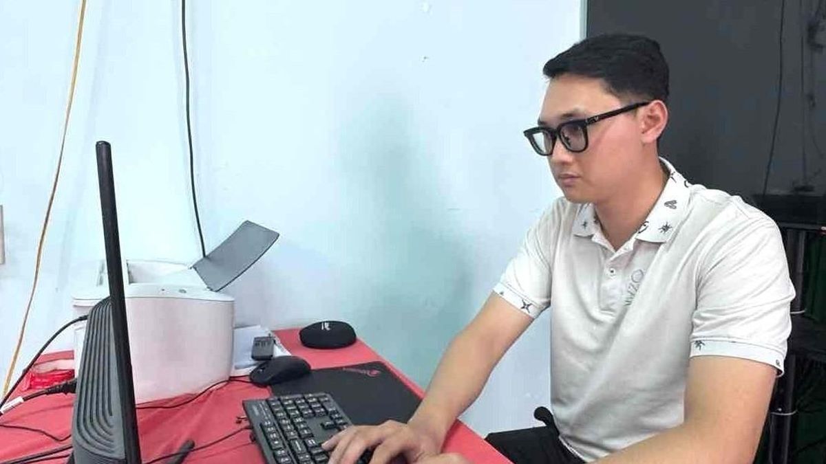Cử nhân 'Gen Z' bỏ trường cao đẳng về làm tổ trưởng dân phố, 'quản' hơn 500 hộ dân - Báo VietnamNet