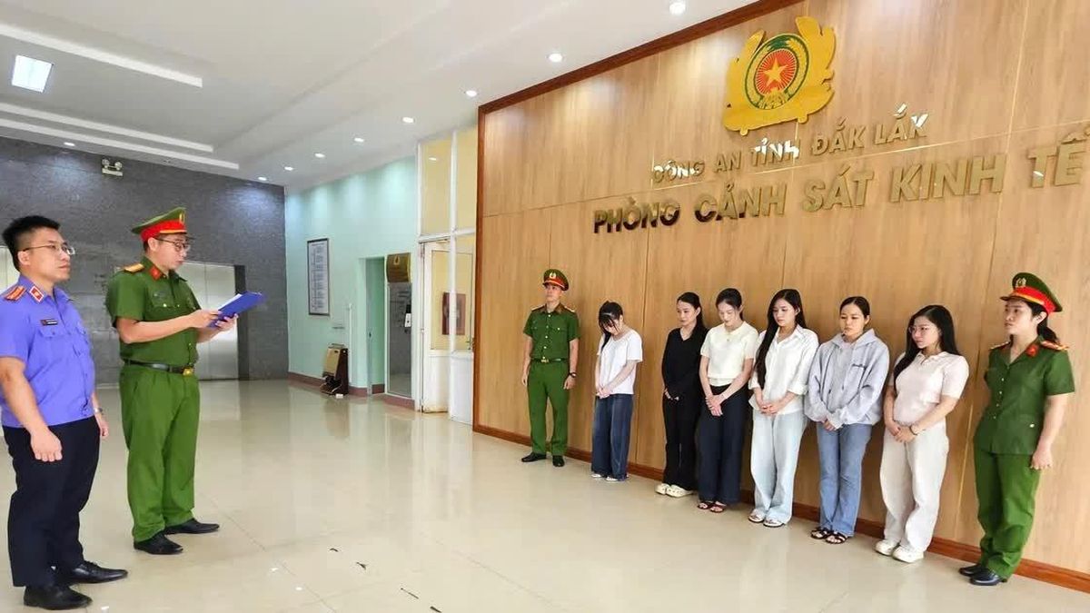 Giả danh bác sĩ, 'thổi phồng' tình trạng của khách để bán gói thẩm mỹ giá cao - Báo Tiền Phong