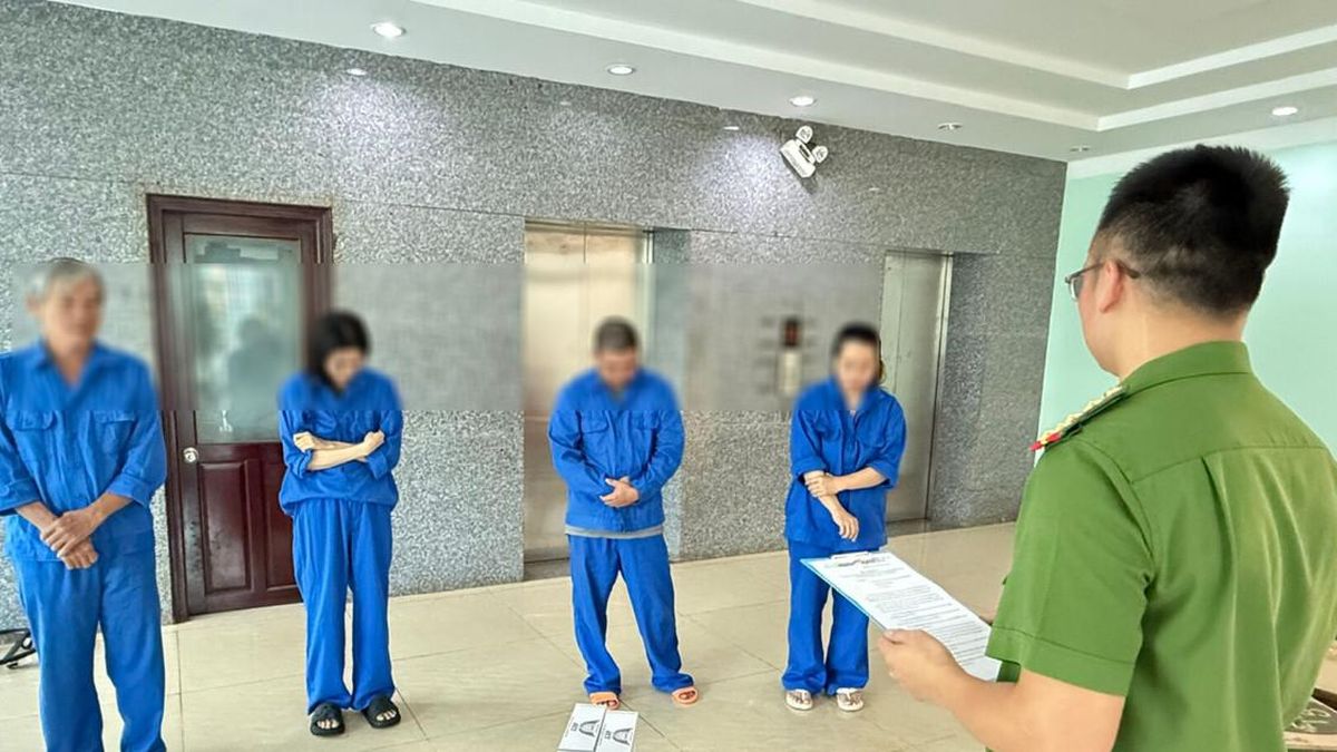 Khởi tố 4 người trong gia đình mua bán thuốc lá lậu - Báo Công Lý