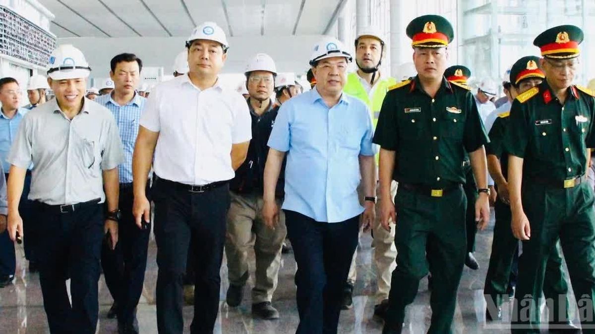 Deputy Prime Minister inspects Long Thành Airport construction ahead of trial operations