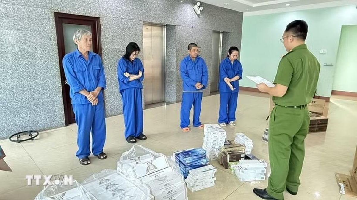 Khởi tố 6 đối tượng tàng trữ, mua bán thuốc lá nhập lậu - Báo Quân Đội Nhân Dân