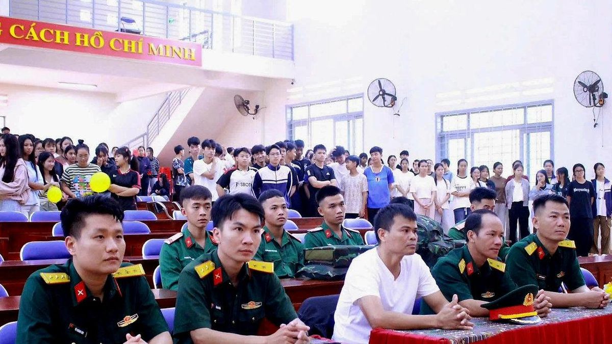 Đưa kiến thức pháp luật đến gần học sinh dân tộc nội trú - Đại Biểu Nhân Dân