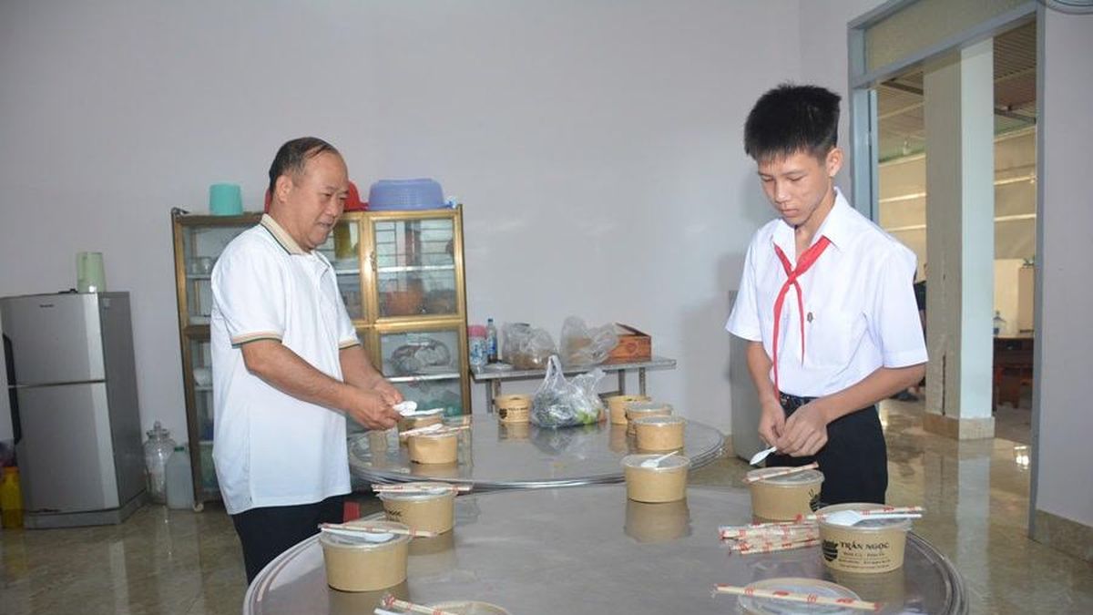 Phấn đấu để xứng đáng là con bộ đội - Báo Quân Đội Nhân Dân