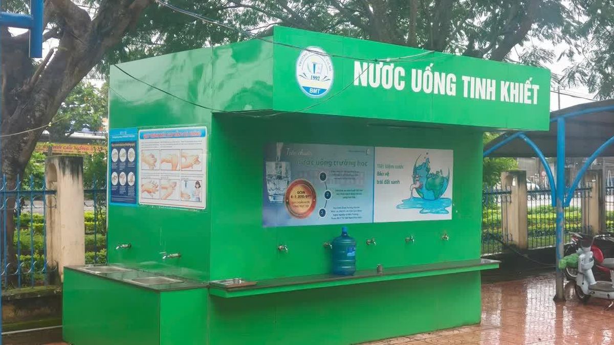 Hệ thống lọc nước trường học ngừng sử dụng vì nghi có mùi hôi - Báo Giáo Dục & Thời Đại