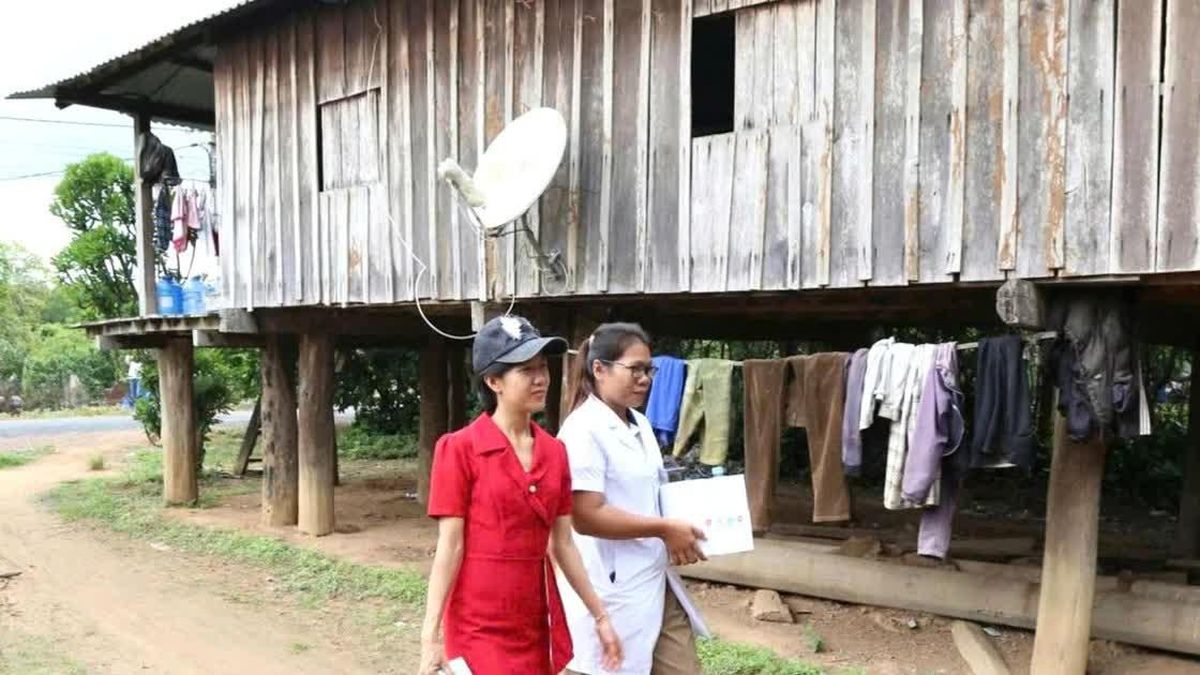 'Cõng' vắc xin tìm trẻ giữa đại ngàn - Báo Gia Lai