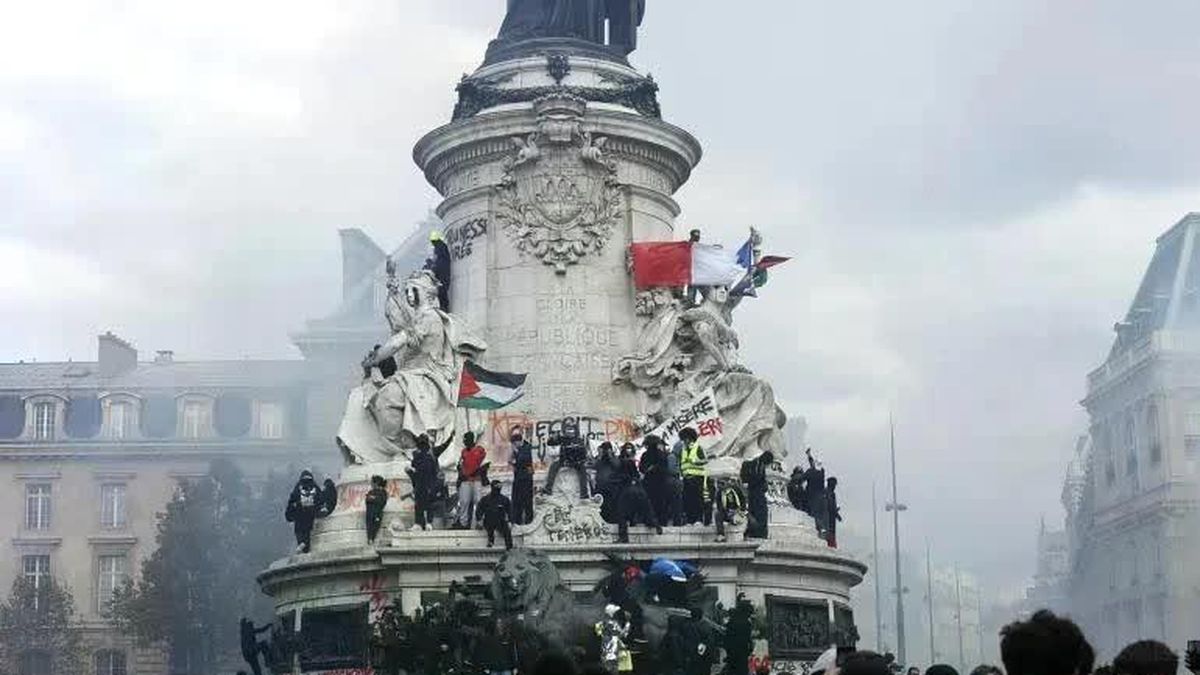 Photo: baomoi.com France Protests Erupt as Thousands Clash Over Spending Cuts