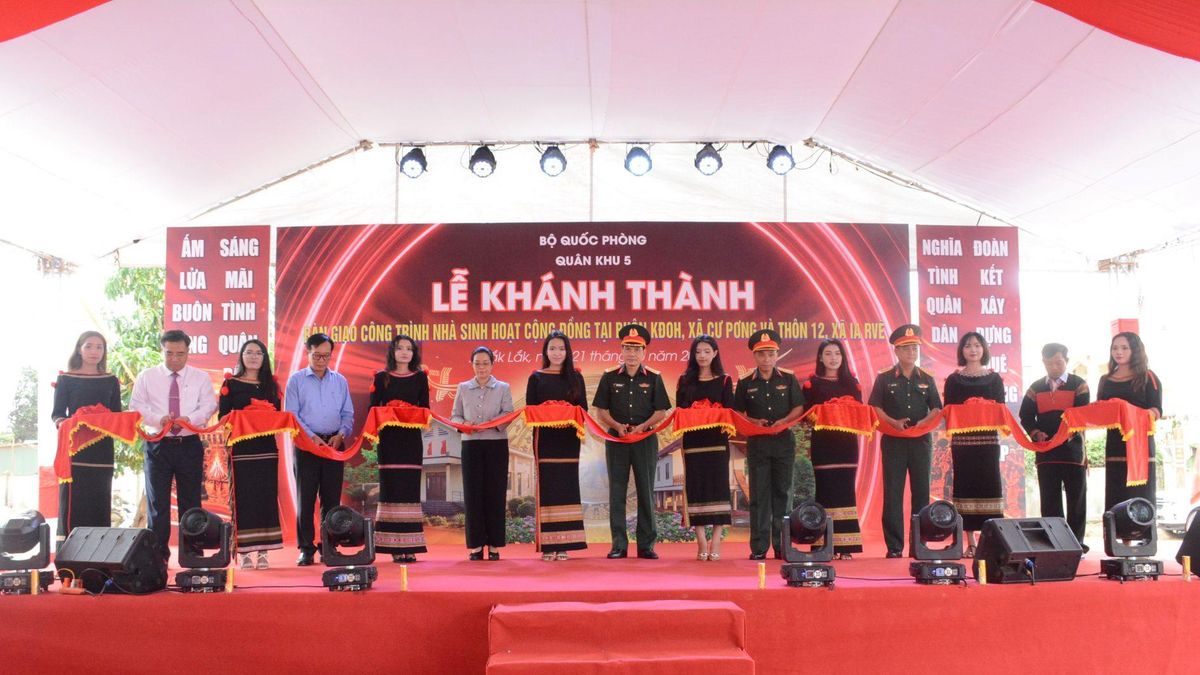 Quân khu 5 khánh thành, bàn giao 2 nhà sinh hoạt cộng đồng - Báo Quân Đội Nhân Dân