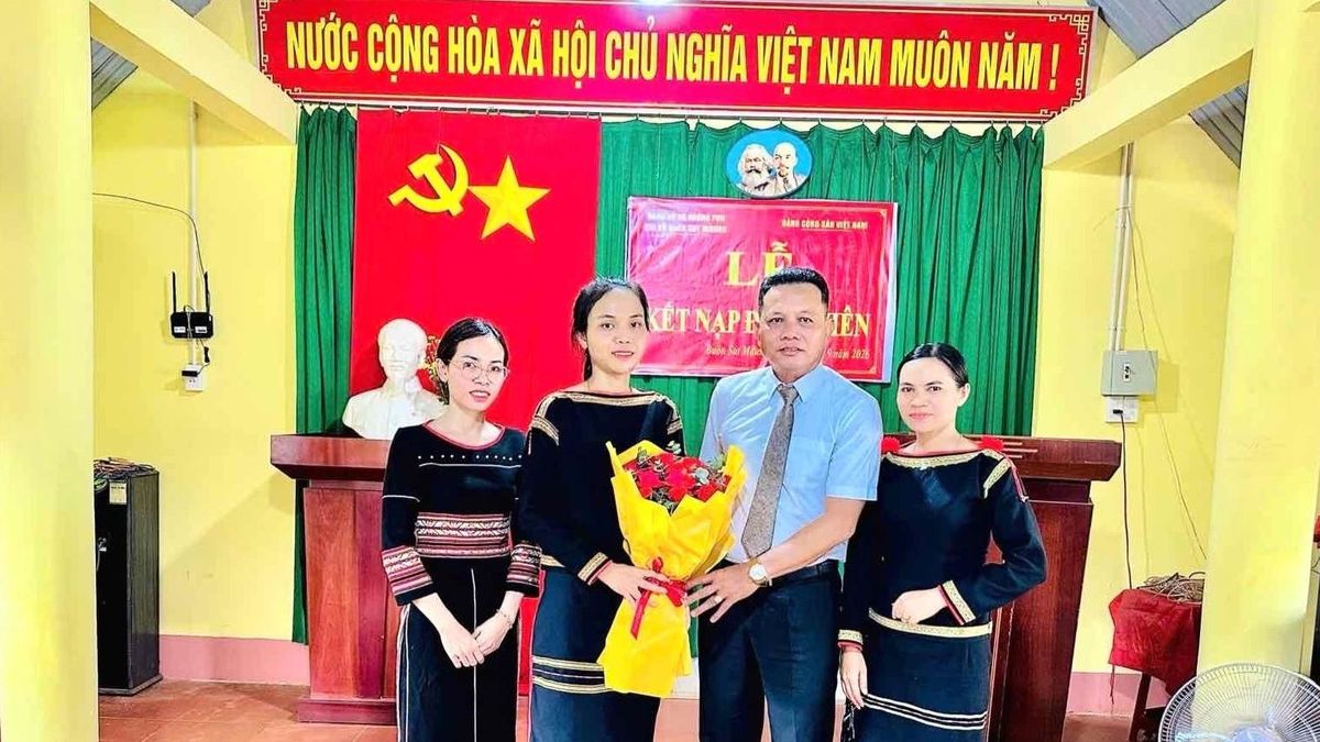 Bí thư chi bộ gần dân, đưa buôn Sút M'Đưng thành điểm sáng phát triển Đảng - Báo VietnamNet