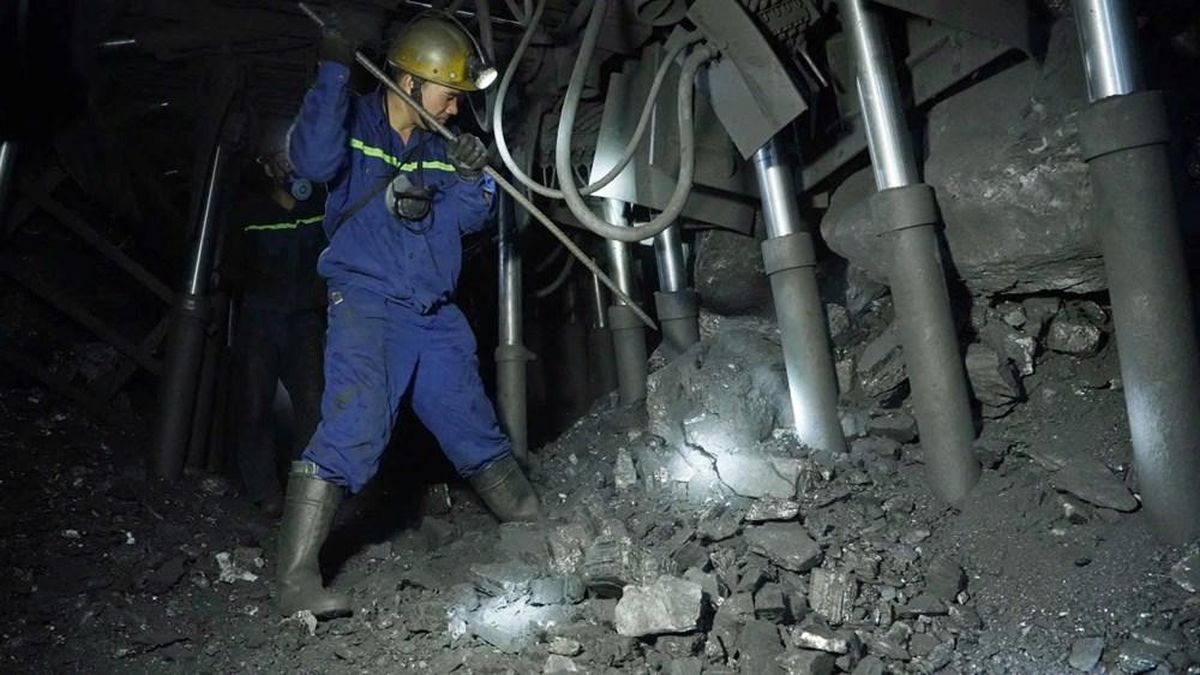 15 giờ trong lòng đất và bản lĩnh người thợ mỏ - Báo Văn hóa
