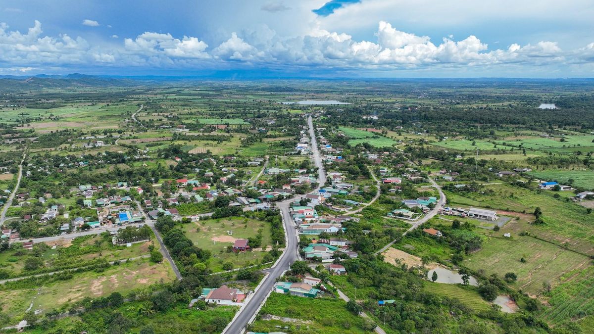 Bán đất giá 2,42 tỷ đồng, hợp đồng công chứng chỉ ghi 350 triệu đồng - Báo VietnamNet