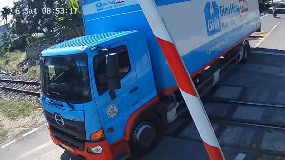 Lỗi vi phạm khó tin của tài xế xe tải: Bị phạt 19 triệu đồng, tước GPLX 2 tháng - Tạp chí Người Đưa Tin
